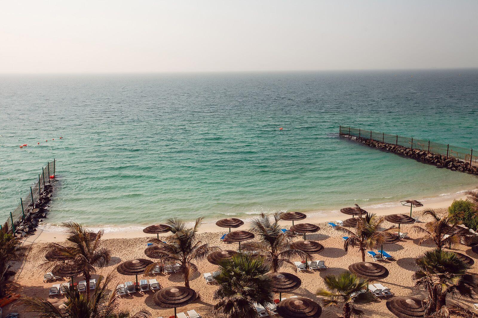 Sahara Beach Resort&Spa Schardscha Exterior foto The beach at the Kempinski Hotel, Muscat