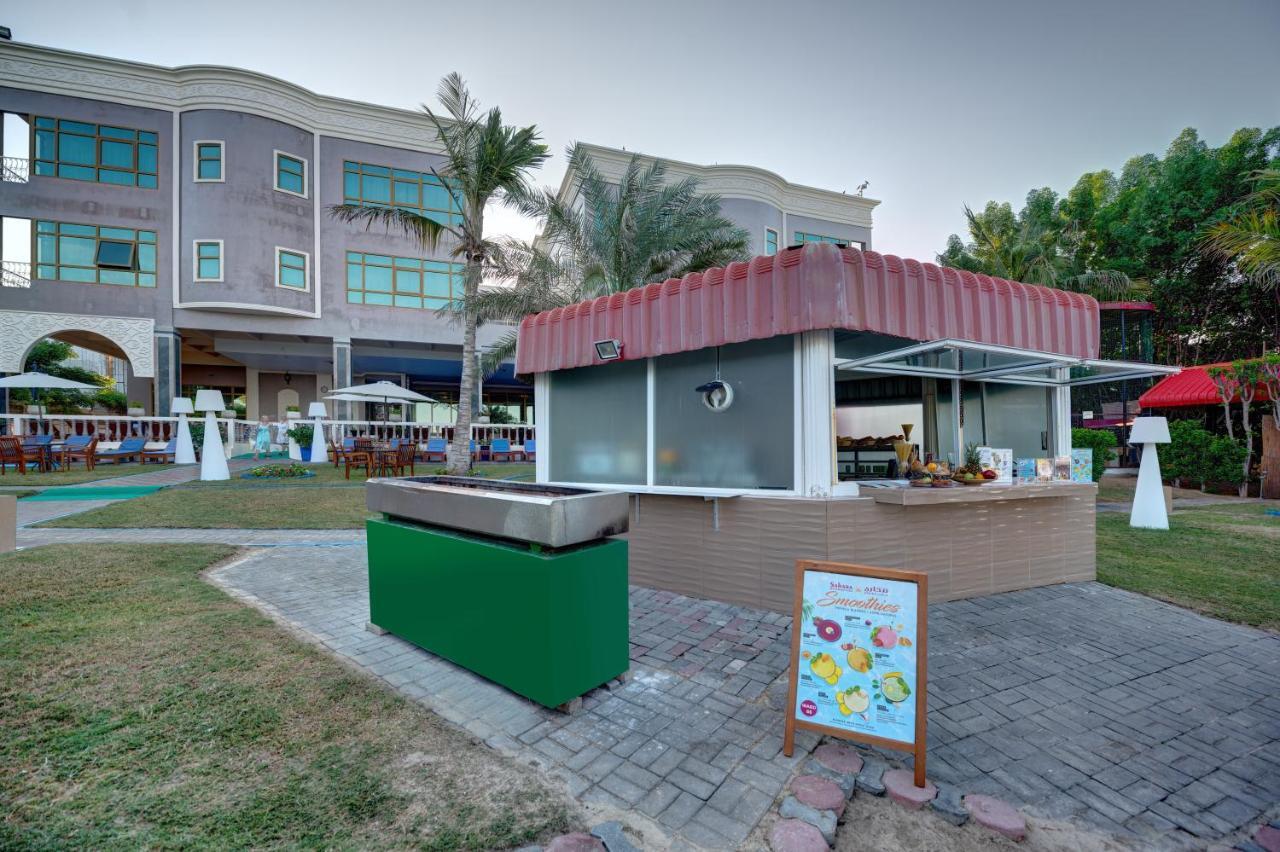 Sahara Beach Resort&Spa Schardscha Exterior foto The swimming pool at the hotel