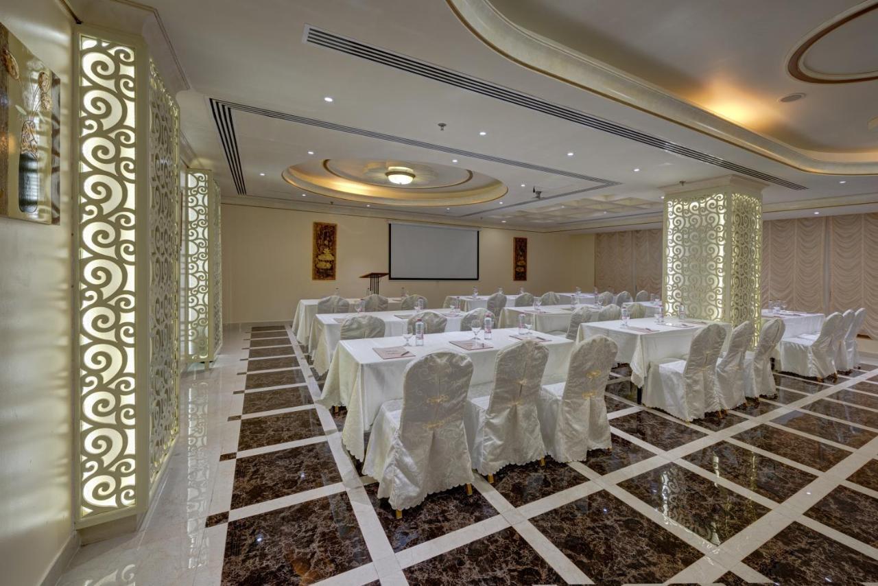 Sahara Beach Resort&Spa Schardscha Exterior foto The ballroom