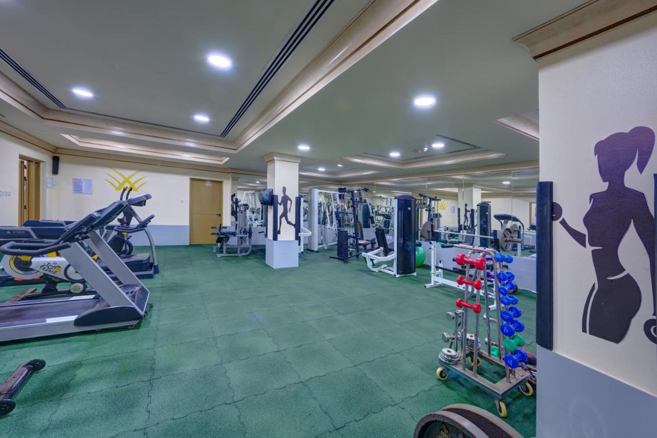 Sahara Beach Resort&Spa Schardscha Exterior foto The gym at the hotel