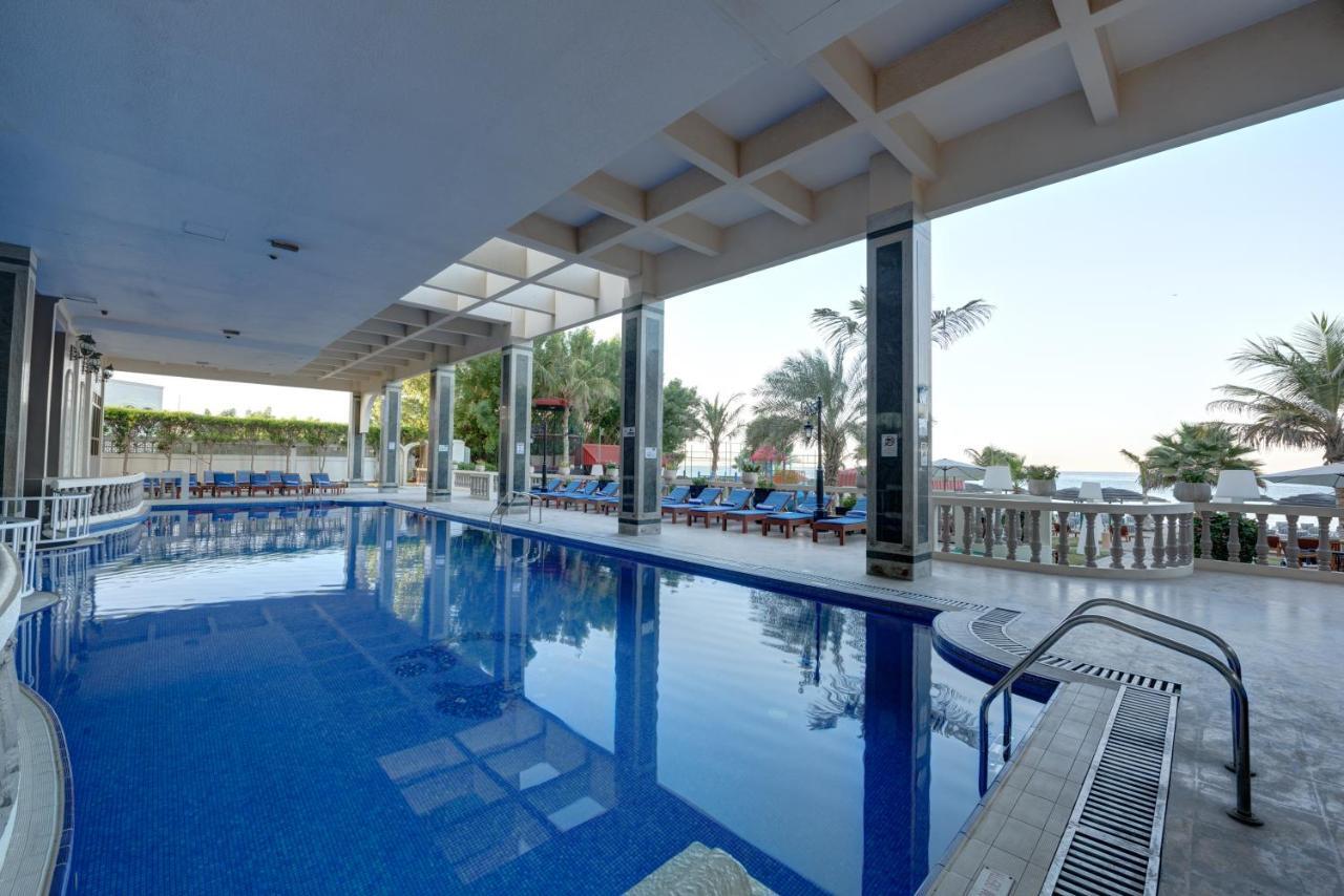 Sahara Beach Resort&Spa Schardscha Exterior foto The pool at the hotel
