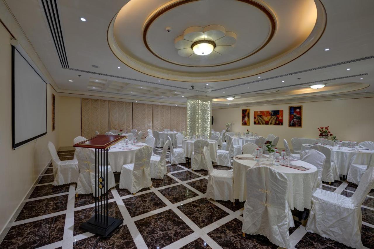 Sahara Beach Resort&Spa Schardscha Exterior foto The ballroom at the hotel